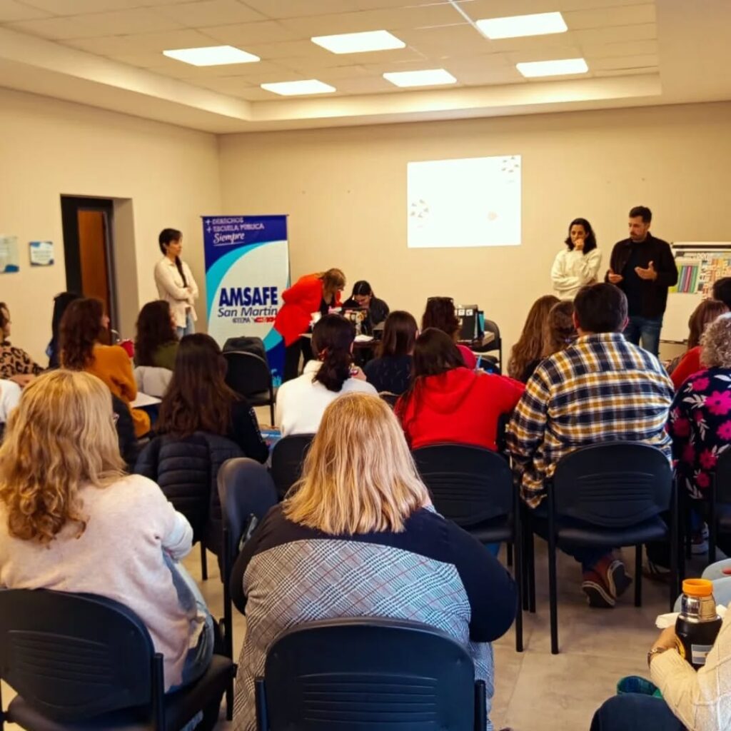 AMSAFE SAN MARTÍN IMPULSA LA FORMACIÓN DOCENTE CON UNA EXITOSA JORNADA ...